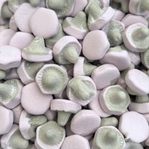 Viol Lakrits Svamp (Violet Liquorice Foam Mushrooms)